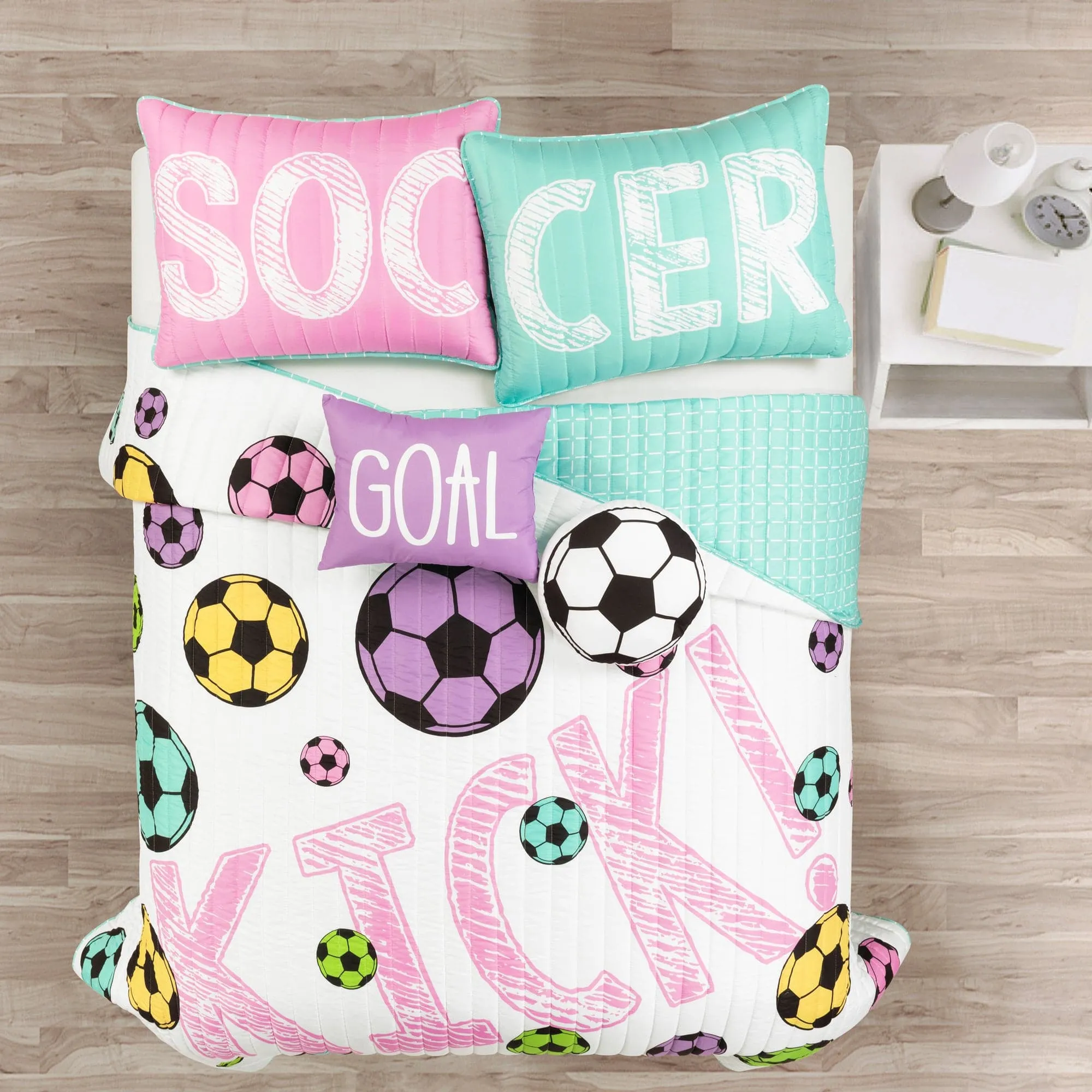 Girls Soccer Kick Quilt Set