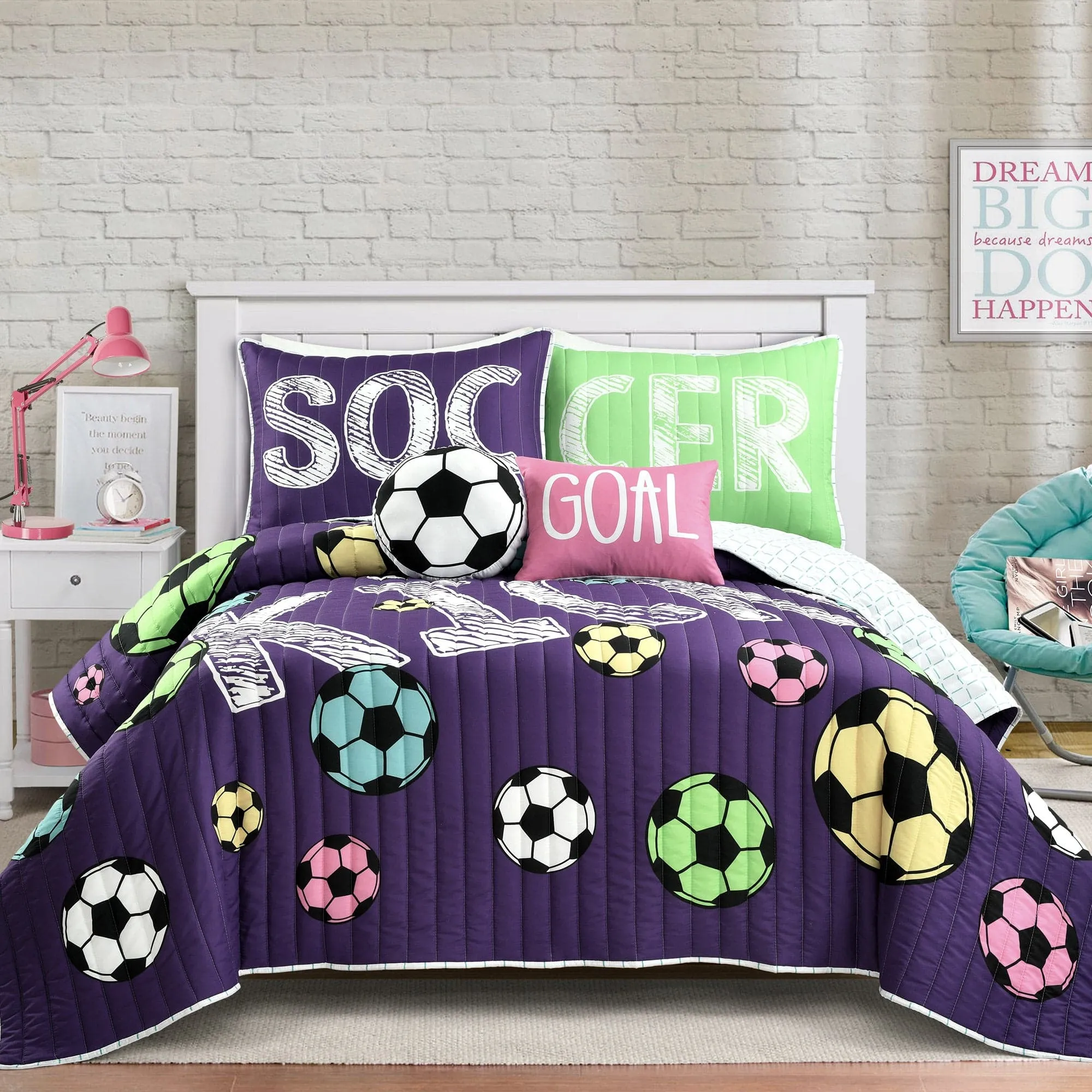 Girls Soccer Kick Quilt Set