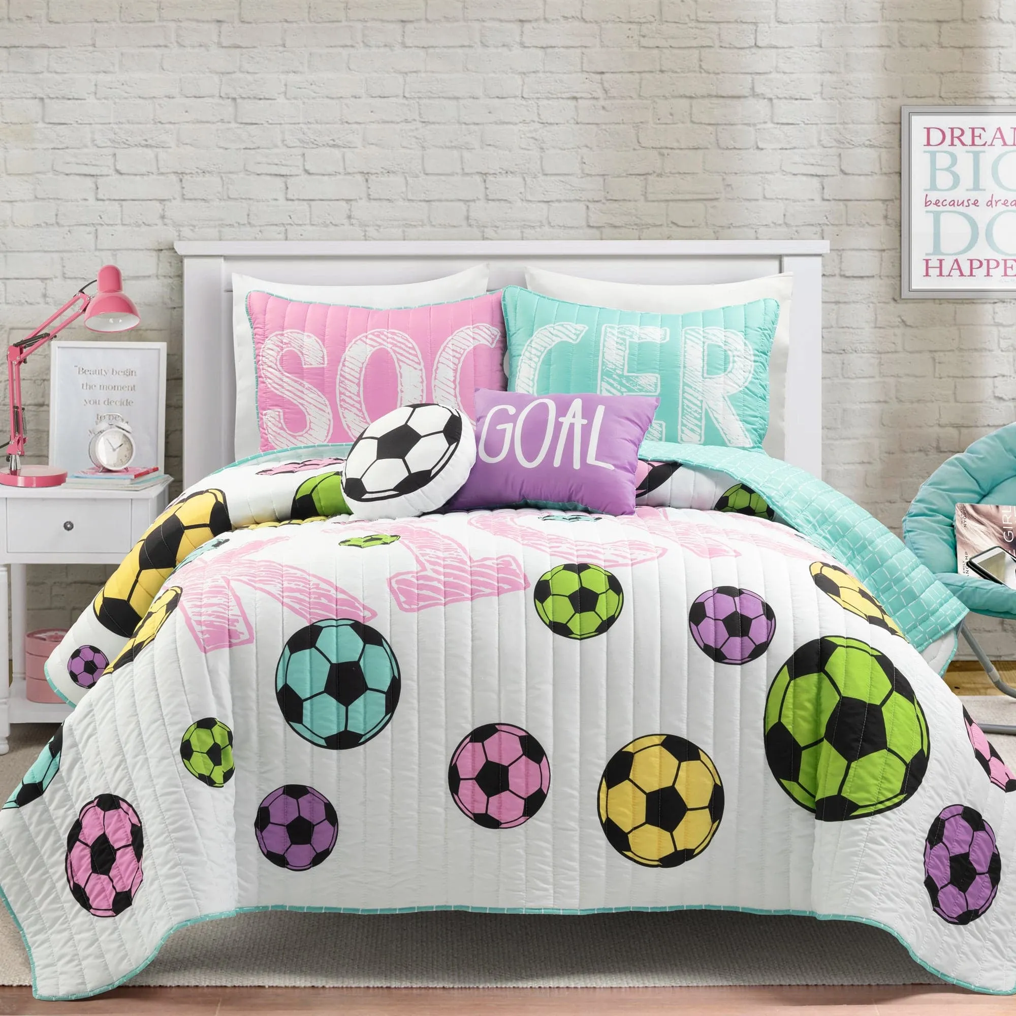 Girls Soccer Kick Quilt Set